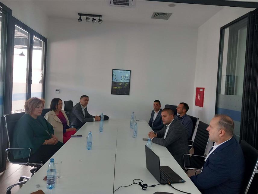 TРЕБИЊЕ, 6. НОВЕМБРА /СРНА/ - У Tребињу је данас представљен пројекат ријеч је о пројекту "Локално партнерство за запошљавање источна Херцеговина - Заједно до радних мјеста".