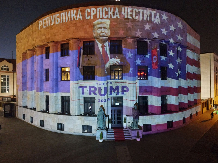 БАЊАЛУКА, 6. НОВЕМБРА /СРНА/ - Палата Републике у Бањалуци вечерас је освијетљена бојама америчке заставе поводом побједе Доналда Трампа на предсједничким изборима у Сједињеним Државама. /Фото - Борислав Здриња/