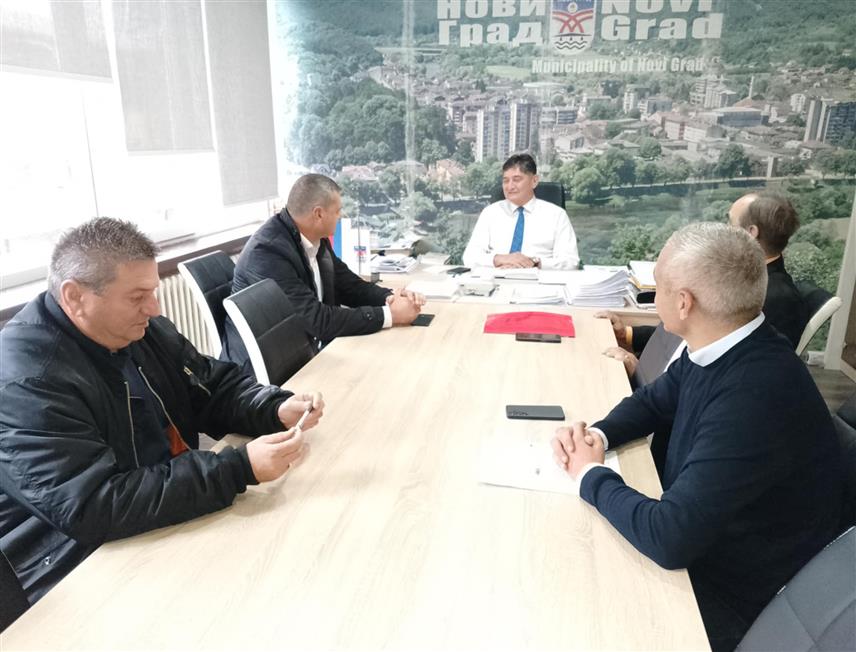 НОВИ ГРАД, 7. НОВЕМБРА /СРНА/ - Начелник општине Нови Град Мирослав Дрљача и руководилац Фондације "Помоћ" Бранко Граховац потписали су данас споразум на основу којег ће из општинског буџета бити бити подржана ова фондација.