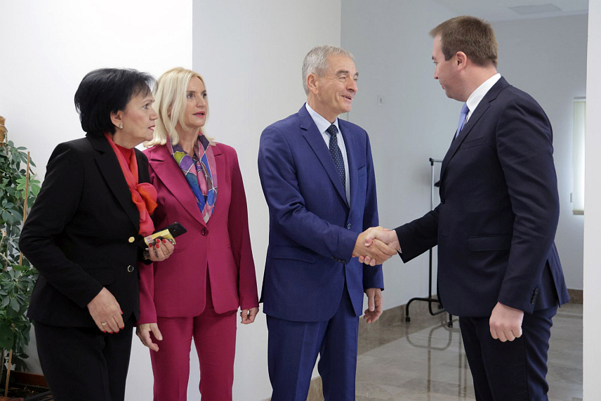 БАЊАЛУКА, 7. НОВЕМБРА /СРНА/ - - Предсједник Социјалистичке партије Српске /СПС/ Горан Селак истакао је да је Уставни суд Републике Српске у протеклих 30 година показао да је један од стубова правног система и правне државе.