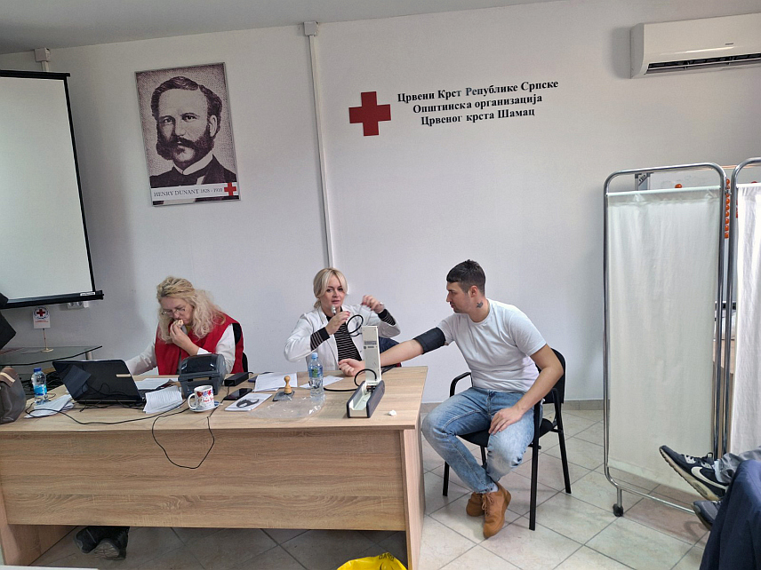 ШАМАЦ, 7. НОВЕМБРА /СРНА/ - У Шамцу је данас организована акција добровољног давања крви током које је прикупљено 55 доза драгоцјене течности.
