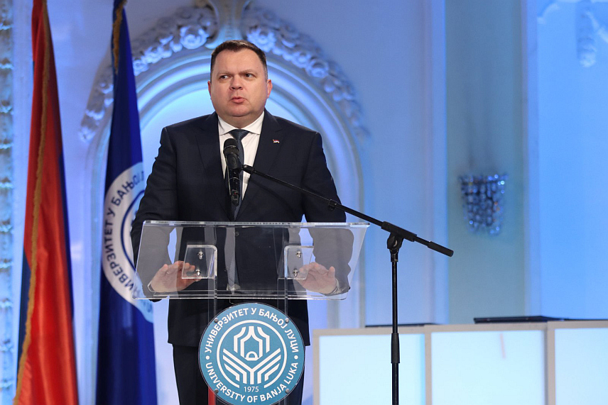 БАЊАЛУКА, 7. НОВЕМБРА /СРНА/ - Министар за научнотехнолошки развој и високо образовање Републике Српске Жељко Будимир током обраћања на свечаној академији поводом 49 година рада Универзитета у Бањалуци./Фото Борислав Здриња/