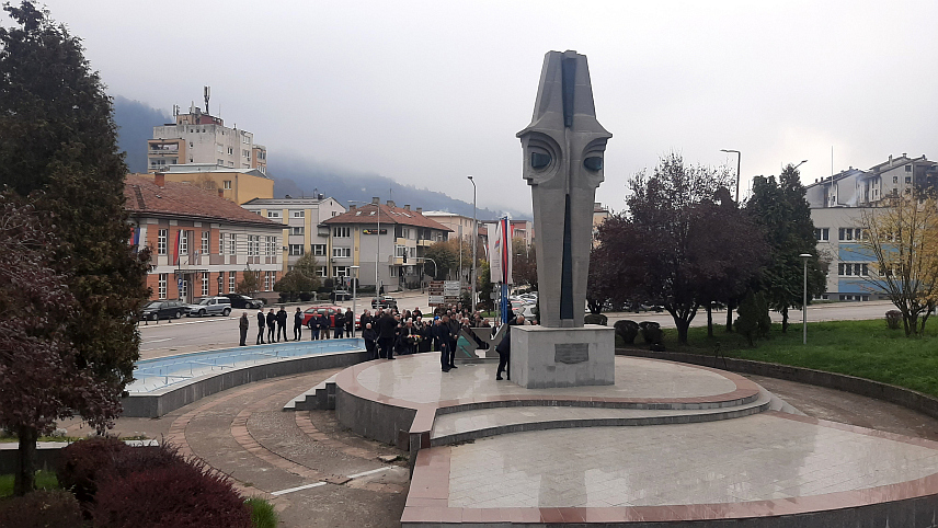 ФОЧА, 8. НОВЕМБРА /СРНА/ - Република Српска је српским борцима, који су је одбранили и сачували у рату од 1992. до 1995. године, изнад свега и само њено постојање гарантује опстанак српског народа на овим просторима, поручено је са обиљежавања Митровдана - крсне славе Борачке организације у Фочи.