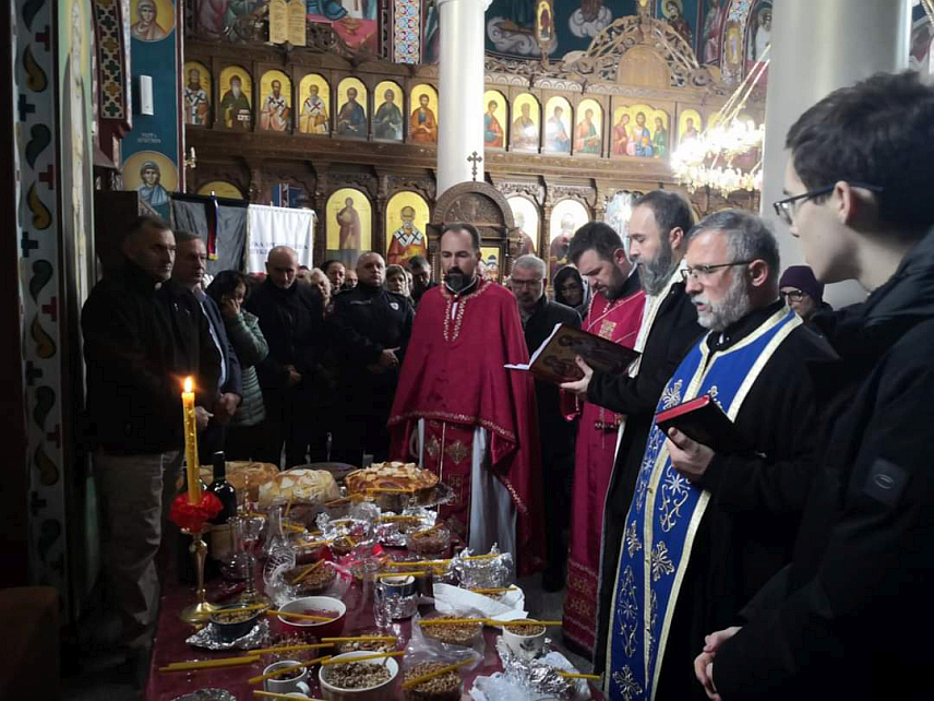 БРОД, 8. НОВЕМБРА /СРНА/- Борачка организација општине Брод обиљежила је данас крсну славу Митровдан у храму Покрова Пресвете Богородице.