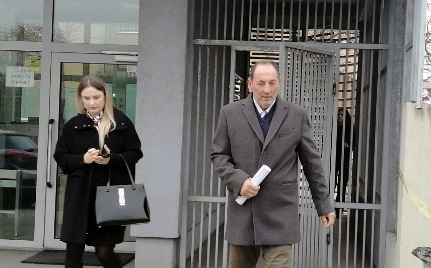 САРАЈЕВО, 8. НОВЕМБРА /СРНА/ - Тужилаштво БиХ затражило је на рочишту да Суд БиХ осумњиченом за ратне злочине над српским становништвом бившем генералу такозване Армије БиХ Фикрету Превљаку хитно одузме пасош због могућност бјекства, те да му забрани путовања, уз обавезно јављање три пута у надлежну полицијску станицу.