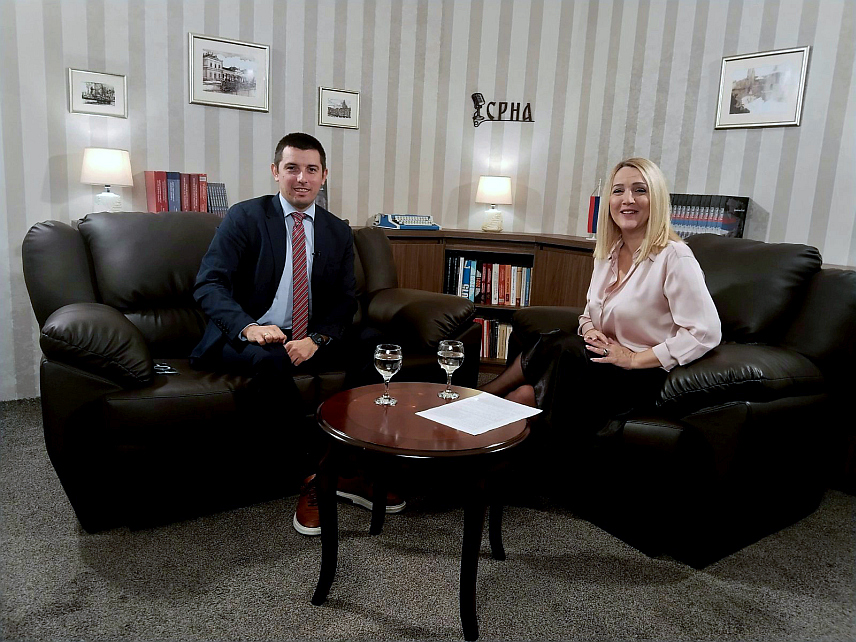 БАЊАЛУКА, 8. НОВЕМБРА /СРНА/ - Министар трговине и туризма Републике Српске Денис Шулић рекао је у подкасту Срне да је сигуран да, након побједе кандидата републиканаца Доналда Трамп на предсједничким изборима у САД, почиње нова ера за цијели свијет, али и за Балкан и Српску, те да ће вријеме америчких притисака бити прошлост.