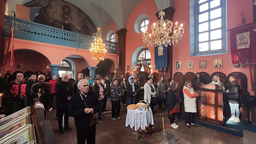 ВЛАСЕНИЦА, 8. НОВЕМБРА /СРНА/ - Борачка организација општине Власеница обиљежила је данас крсну славу – Митровдан,крсна слава је обиљежена Светом литургијом и ломљењем славског колача у Храму Светих апостола Петра и Павла.