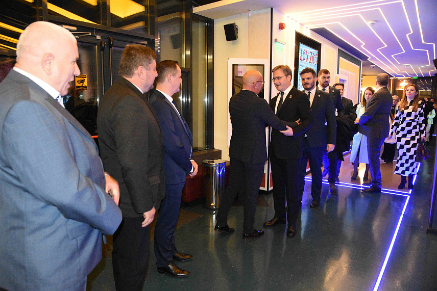 БЕОГРАД, 8. НОВЕМБРА /СРНА/ - Министар културе Србије Никола Селаковић отворио је традиционалну манифестацију "Дани српске културе у Темишвару", у организацији Савеза Срба у Темишвару, истичући блискост и добросусједске односе два народа.