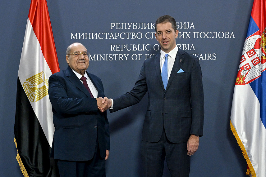 БЕОГРАД, 8. НОВЕМБРА /СРНА/ - Министар спољних послова Србије Марко Ђурић изјавио је током сусрета са предсједником египатског Сената Абделвахабом Абделразеком да стратешко партнерство и Споразум о слободној трговини двије земље дају подстрек за јачање економске, али и сарадње у домену туризма и културе.