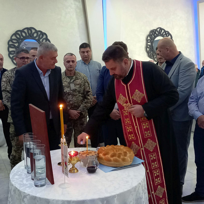 БИЈЕЉИНА, 8. НОВЕМБРА /СРНА/ - Борачка организација Бијељина обиљежила је данас Митровдан - крсну славу Борачке организације Републике Српске ломљењм славског колача и евоцирањем успомена на погинуле саборце.