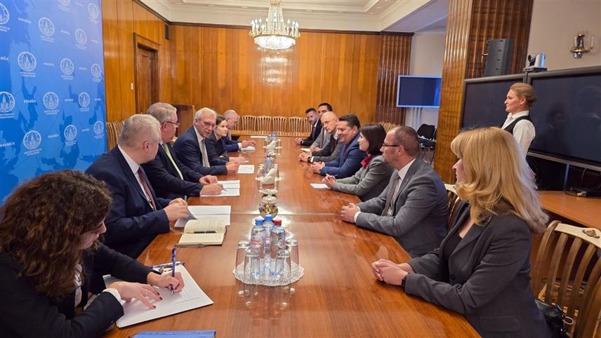 МОСКВА, 8. НОВЕМБРА /СРНА/ - Предсједник Народне скупштине Републике Српске Ненад Стевандић током састанка у Москви са замјеником министра иностраних послова Русије Александром Грушком.