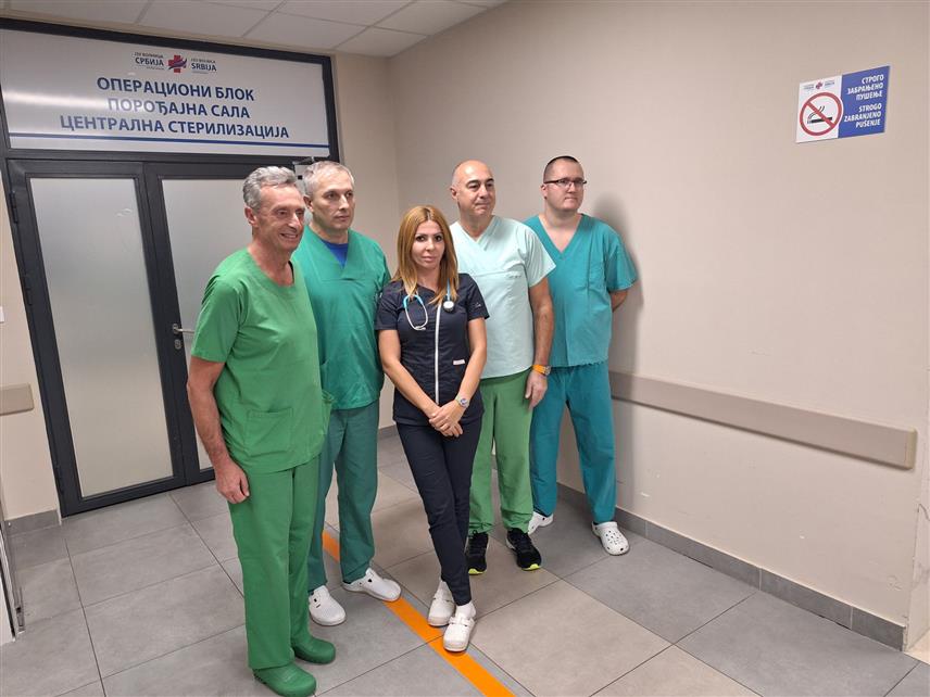 ИСТОЧНО САРАЈЕВО, 8. НОВЕМБРА /СРНА/ - У Болници "Србија" у Источном Сарајеву вечерас је успјешно оперисан тридесетосмогодишњи пацијент, којем је лапараскопском методом одстрањен тумор у близини панкреаса.