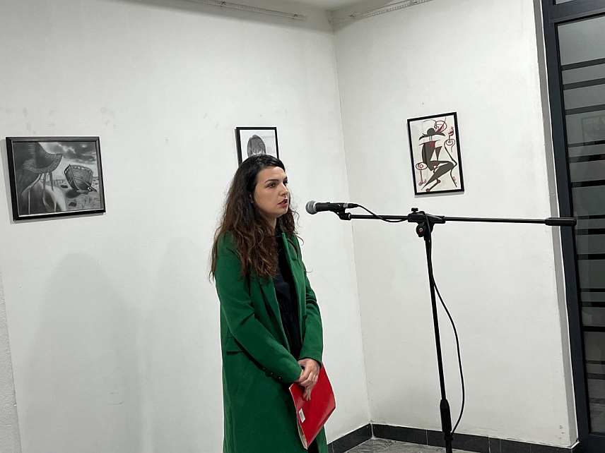 ИСТОЧНО НОВО САРАЈЕВО, 8. НОВЕМБРА /СРНА/ - У галерији Културног центра Источно Ново Сарајево вечерас је отворена прва самостална изложба слика Соње Стајић под називом "Подсвијест".