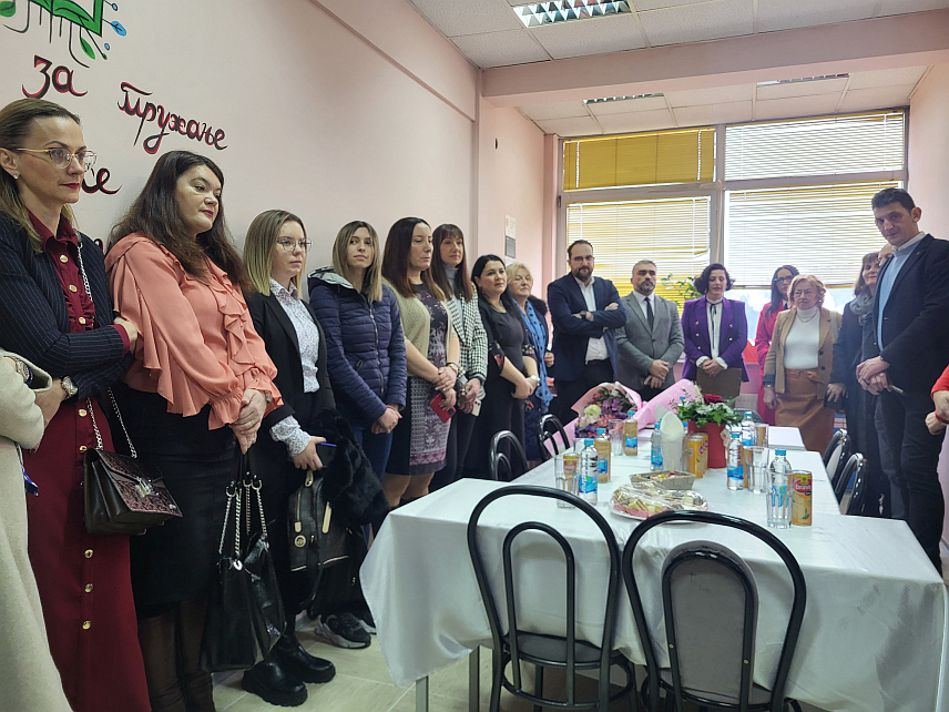 ПАЛЕ, 10. ДЕЦЕМБРА /СРНА/ - На Филозофском факултету Универзитета у Источном Сарајеву данас је отворен Центар за подршку студентима овог факултета, а чије је формирање реализовано у сарадњи са Министарством за научнотехнолошки развој и високо образовање Републике Српске.