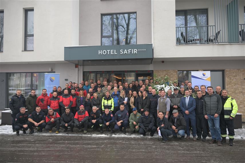 ИСТОЧНО САРАЈЕВО/БИХАЋ, 10. ДЕЦЕМБРА /СРНА/ - У Бихаћу је данас почела теренска вјежба чији је циљ провјера способности служби заштите и спашавања да заједно дјелују у спасилачким мисијама у случају поплава.