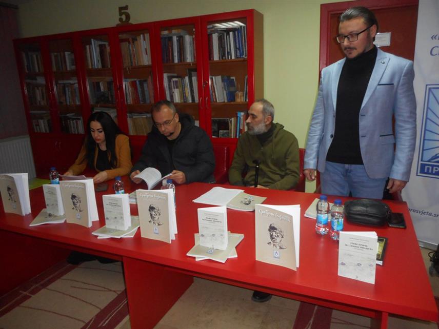 СРЕБРЕНИЦА, 10. ДЕЦЕМБРА /СРНА/ - Представљањем новог броја часописа за културу, књижевност и умјетност "Сребрни вијенац" и промоцијом књиге "Нове приче из тамног вилајета" Александра Петровића вечерас је завршен Шести просвјетно-културни збор "Стопама Луке Милованова Георгијевића", који организује Српско просвјетно и културно друштво /СПКД/ "Просвјета" из Сребренице.