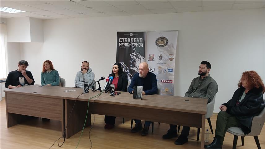 ИСТОЧНО САРАЈЕВА, 11. ДЕЦЕМБРА /СРНА/ - Конференија за новинаре поводом представе "Стаклена менажерија" Тенесија Вилијамса у продукцији Народног позоришта Источно Сарајево која ће биће премијерно изведена у петак, 13. децембра.