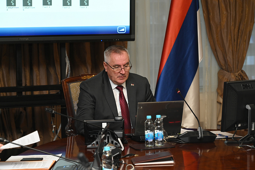 БАЊАЛУКА, 12. ДЕЦЕМБРА /СРНА/ - Сједница Владе Републике Српске.