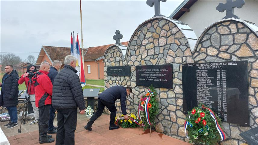 БРЧКО, 12. ДЕЦЕМБРА /СРНА/ - У Крепшићу и Вучиловцу код Брчког данас су обиљежене 32 године од страдања бораца Војске Републике Српске /ВРС/ и цивила приликом пада Вучиловца 12. децембра 1992. године.