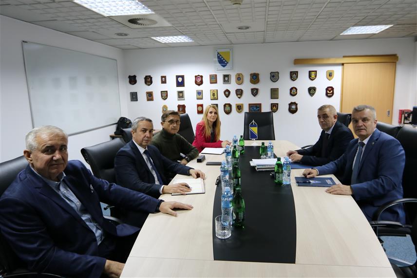 САРАЈЕВО, 13. ДЕЦЕМБРА /СРНА/ - Руководство Дирекције за координацију полицијских тијела БиХ упознало је чланове Независног одбора Парламентарне скупштине БиХ о спроведеним активностима у протеклом периоду и о проблемима са којима се сусрећу у раду.