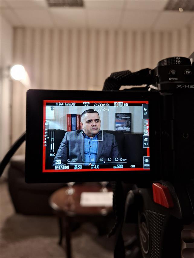 БАЊАЛУКА, 13. ДЕЦЕМБРА /СРНА/ - Градоначелник Лакташа Мирослав Бојић рекао је за Срну да ће након усвајања Закона о измјенама и допунама Закона о буџетском систему равномјерније и праведније бити распоређен приход локалним заједницама од ПДВ-а, јер неразвијене општине више не могу функционисати на овај начин, истакавши да су неприхватљиви потези градоначелника Бањалуке Драшка Станивуковића јер ће и овај град имати већи прилив средстава у буџет.	

