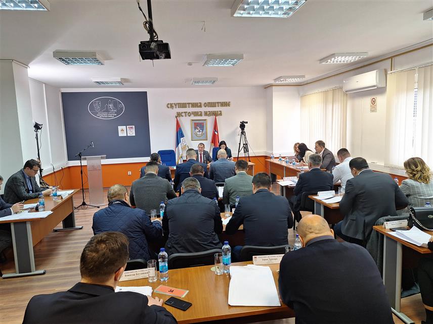 ИСТОЧНО САРАЈЕВО, 13. ДЕЦЕМБРА /СРНА/ - Одборници Скупштине општине Источна Илиџа утврдили су данас Нацрт буџета за идућу годину од око 16.770.000 КМ, који је начелник Маринко Божовић оцијенио као развојни.