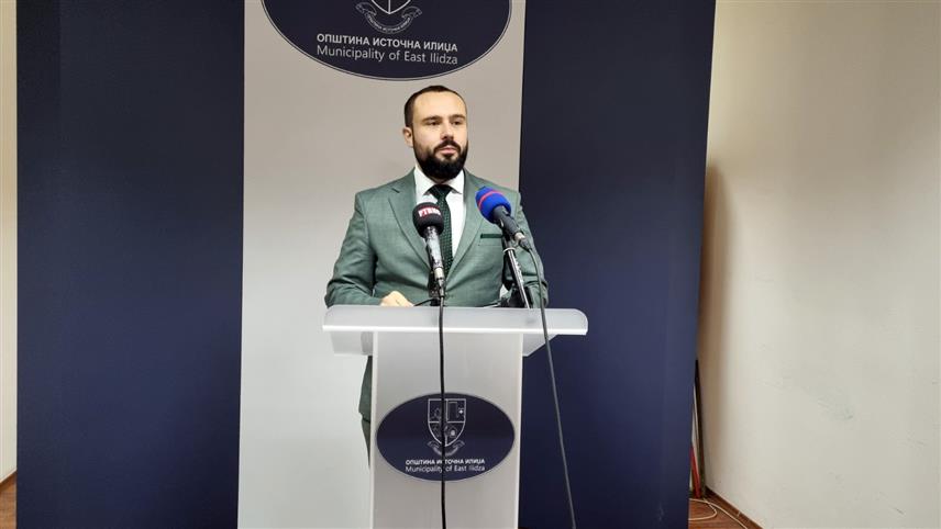 ИСТОЧНА ИЛИЏА, 13. ДЕЦЕМБРА /СРНА/ - Директор Центра за културу и информисање Источна Илиџа Божидар Новаковић.