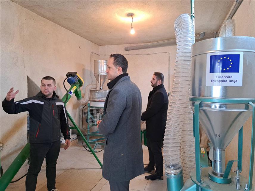 РИБНИК, 13. ДЕЦЕМБРА /СРНА/ - Начелник општине Рибник Душко Дакић је данас посјетио четири пољопривредна газдинства у овој локалној заједници.