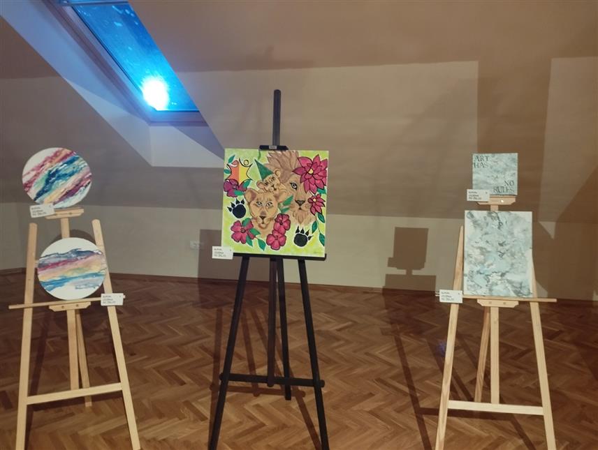 БАЊАЛУКА, 13. ДЕЦЕМБРА /СРНА/ - У Бањалуци је вечерас отворена хуманитарна продајна изложба ликовних дјела за помоћ дјеци обољелој од рака.