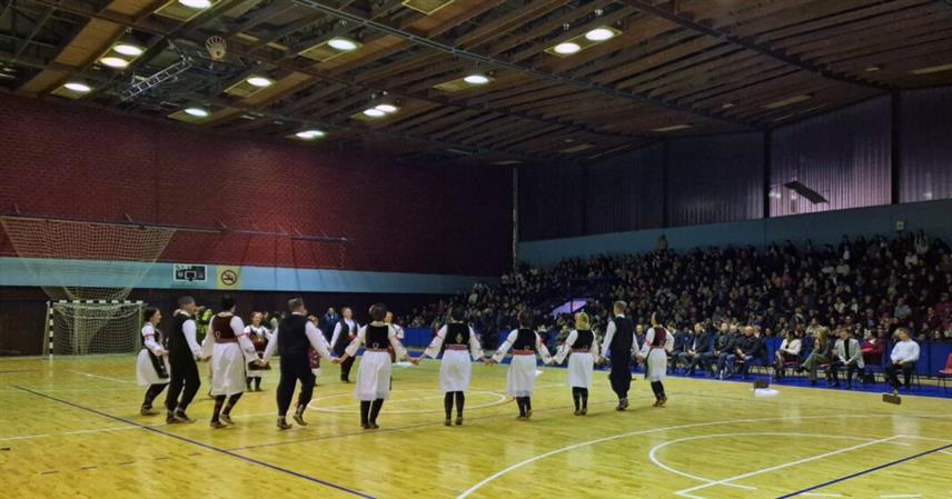 ПРИЈЕДОР, 13. ДЕЦЕМБРА / СРНА/ - У Приједору је вечерас одржан хуманитарни концерт са којег је приход намијењен за помоћ трогодишњем Гаврилу Гороњи за чије је лијечење у Србији потребно прикупити 30.000 евра.