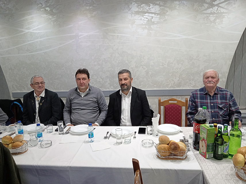 СОКОЛАЦ, 14. ДЕЦЕМБРА /СРНА/ - На Сокоцу је вечерас одржано 38. Ловачко дружење којем су присуствовали ловци из ове локалне заједнице и сусједних удружења, гости из Лазарева, те представници Ловачког савеза Републике Српске.	