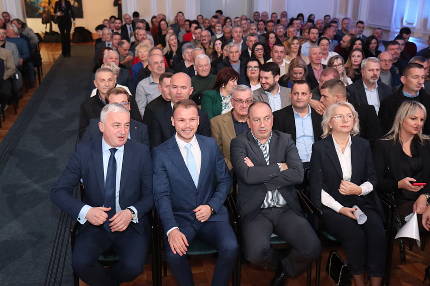 БАЊАЛУКА, 15. ДЕЦЕМБРА /СРНА/ - Сједница Главног одбора Партије демократског прогреса /ПДП/ у Бањалуци. /ФОТО Борислав Здриња/