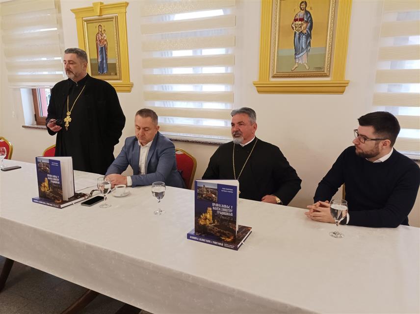 КОТОР ВАРОШ, 15. ДЕЦЕМБРА /СРНА/ - Некадашњи парох дубички, а сада протојереј-ставрофор у Градишци Гојко Слијепчевић промовисао је у Котор Варошу своју нову књигу "Православље у намјесништву градишком".