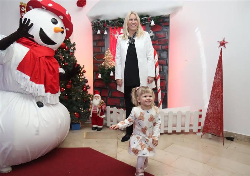 БАЊАЛУКА, 15. ДЕЦЕМБРА /СРНА/ - Српски члан и предсједавајућа Предсједништва БиХ Жељка Цвијановић вечерас је, први пут са унуком, посјетила Дјечије позориште Републике Српске у Бањалуци.