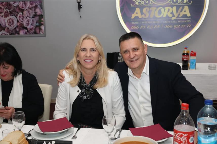 БАЊАЛУКА, 15. ДЕЦЕМБРА /СРНА/ - Потпредсједник СНСД-а Жељка Цвијановић на традиционалном новогодишњем дружењу које је организовао бањалучки Градски одбор.