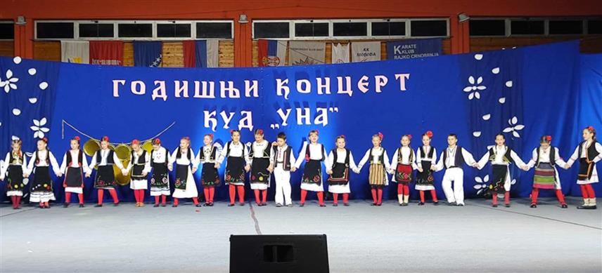 НОВИ ГРАД, 15. ДЕЦЕМБРА /СРНА/ - У Новом Граду је одржан традиционални годишњи концерт Културно-умјетничког друштва /КУД/ "Уна", на којем је наступило око 340 извођача.