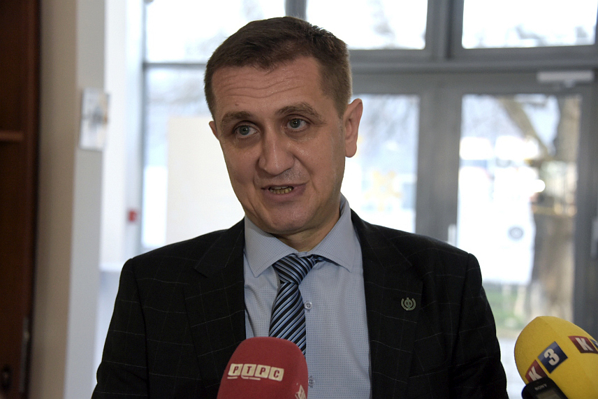 БАЊАЛУКА, 16. ДЕЦЕМБРА /СРНА/ - Декан Шумарског факултета Војислав Дукић у обраћању новинарима поводом обиљежавања 32 године рада Шумарског факултета Универзитета у Бањалуци.