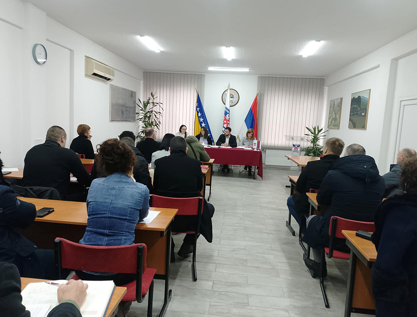 НОВИ ГРАД, 16. ДЕЦЕМБРА /СРНА/ - У Новом Граду данас је одржана јавна расправа о нацрту ребаланса овогодишњег буџета увећаног за 1.757.898 КМ и планираног у износу 19.631.319 КМ.