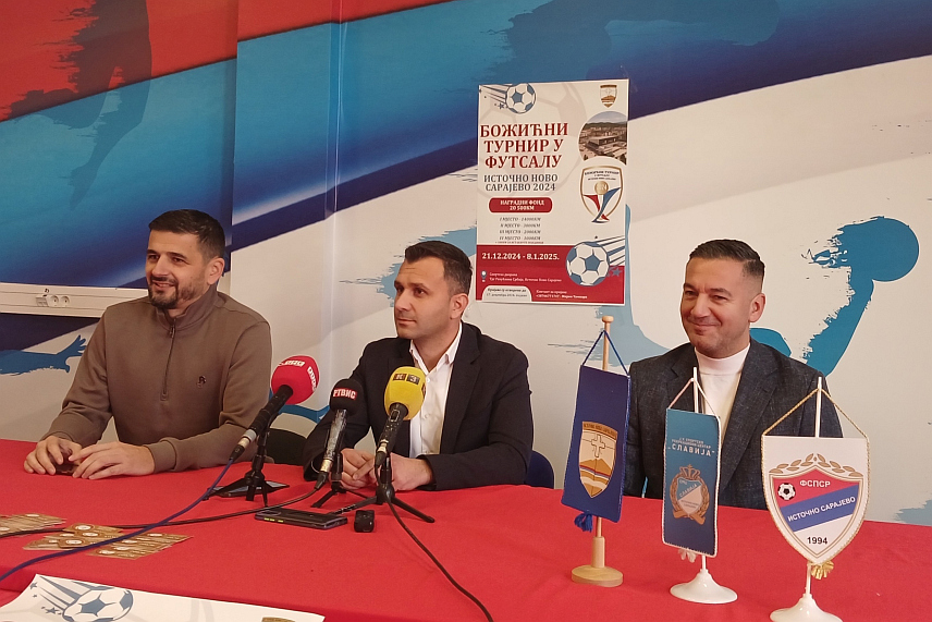 ИСТОЧНО НОВО САРАЈЕВО, 16. ДЕЦЕМБРА /СРНА/ - Директор турнира Мирко Чампара и предсједник Управног одбора турнира Ведран Јованчић на конференцији за новинаре у поводом Трећег Божићног турнира у футсалу који ће почети у суботу 21. децембра у Источном Новом Сарајеву.