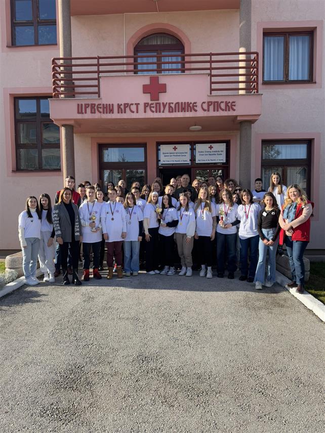 ПАЛЕ, 16. ДЕЦЕМБРА/СРНА/- Основна школа /ОШ/"Јеврем Станковић" из Теслића побједник је републичког такмичења из познавања покрета Црвеног крста које је данас одржано на Палама.