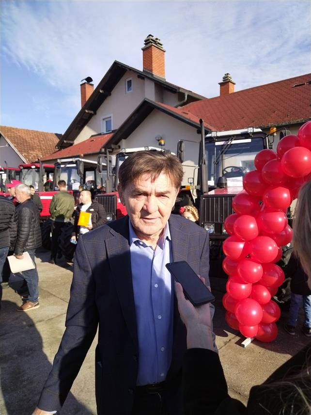 БИЈЕЉИНА, 17. ДЕЦЕМБРА /СРНА/ - Генерални заступник "Минск трактор воркс" за тржиште Балкана Драгољуб Швоња.