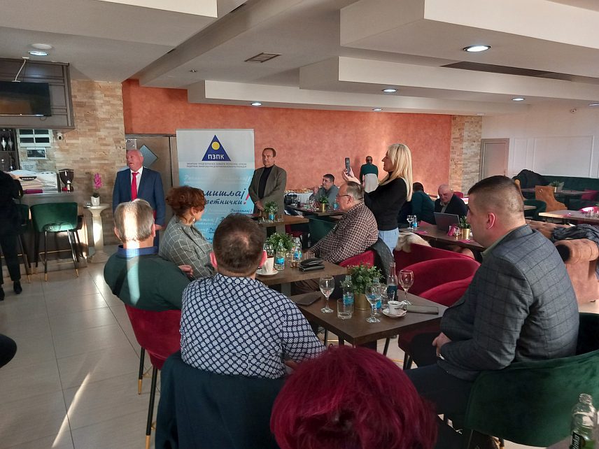 ПРИЈЕДОР, 17. ДЕЦЕМБРА /СРНА/ - Подручна занатско-предузетничка комора Приједор, у договору с тамошњом Градском управом, припремила је концепт по којем ће идућа година бити обиљежена као година предузетништва са низом активности промоције ове гране привреде, изјавио је данас предсједник Управног одбора ове коморе Ранко Згодић.