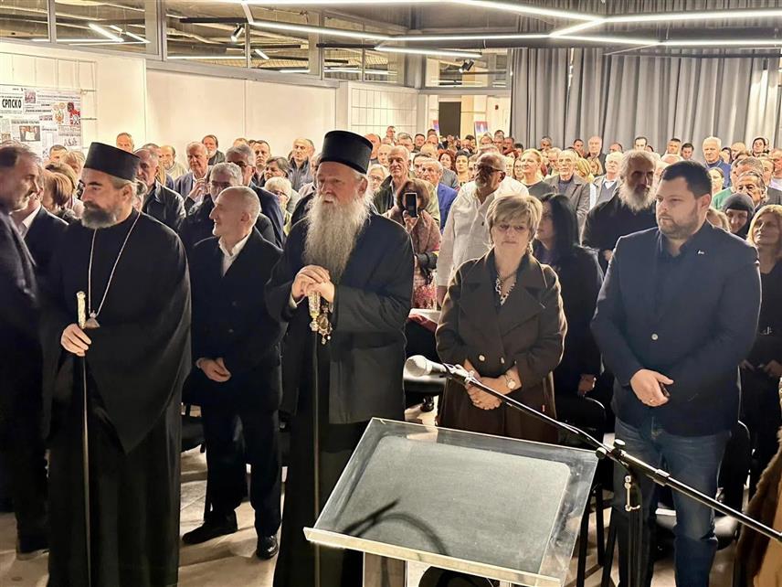 ПОДГОРИЦА, 17. ДЕЦЕМБРА /СРНА/ - У просторијама Матице српске – Друштва чланова у Црној Гори у Никшићу Актив професора српског језика и књижевности из Никшића организовао је "Час српског језика" поводом 20 година борбе за име српског језика у Црној Гори.