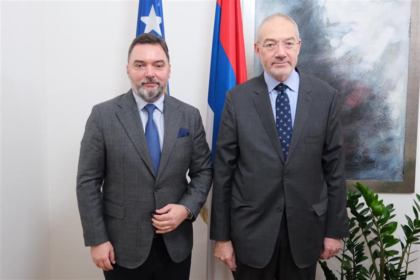 САРАЈЕВО, 18. ДЕЦЕМБРА /СРНА/ - Замјеник предсједавајуће Савјета министара Сташа Кошарац и амбасадор Турске у БиХ Садик Бабур Гиргином констатовали су на састанку у Сарајеву.