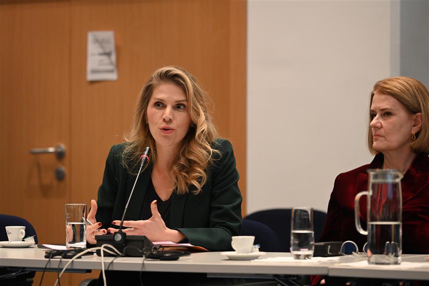 САРАЈЕВО, 18. ДЕЦЕМБРА /СРНА/ - ЕУ и УН, у сарадњи са здравственим властима у БиХ, покренули су данас свеобухватно истраживање о раку грлића материце, дојке, дебелог цријева и простате с циљем успостављања основа за ефикасну политику контроле рака, те смањења смртности и унапређења квалитета живота,замјеник представника УНФПА у БиХ Марина Риђић.