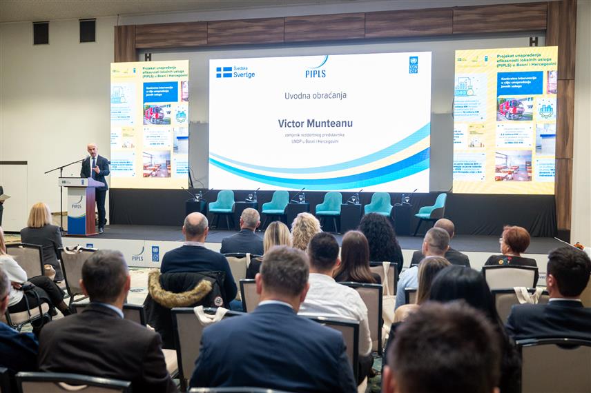 САРАЈЕВО, 18. ДЕЦЕМБРА /СРНА/ - Реализацијом Пројекта унапређења ефикасности локалних услуга /ПИПЛС/ у БиХ, који финансира Шведска, а спроводи Развојни програм УН /УНДП/ у БиХ, успостављен је систем за ефикасно управљање имовином у јединицама локалне самоуправе, речено је данас на завршној конференцији пројекта.