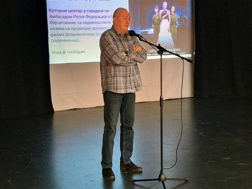 ИСТОЧНО НОВО САРАЈЕВО, 18. ДЕЦЕМБРА /СРНА/ - Документарно-играни филм "Седам хиљада душа" у режији Сањина Мирића, који говори о страдању Срба, Руса и Италијана у аустроугарским логорима током Првог свjетског рата, приказан је вечерас у Источном Новом Сарајеву.