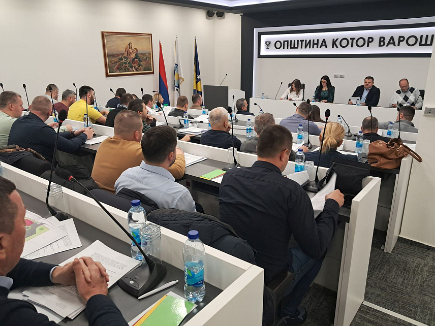 КОТОР ВАРОШ, 18. ДЕЦЕМБРА /СРНА/ - Одборници Скупштине општине Котор Варош усвојили су данас Нацрт буџета општине за наредну годину у износу од 18.220.000 КМ, што је за 7,81 одсто више у односу на ребаланс