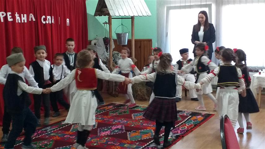 ВЛАСЕНИЦА, 19. ДЕЦЕМБРА /СРНА/ - У власеничком дјечијем обданишту "Први кораци" данас је прослављена крсна слава ове установе - Никољдан.