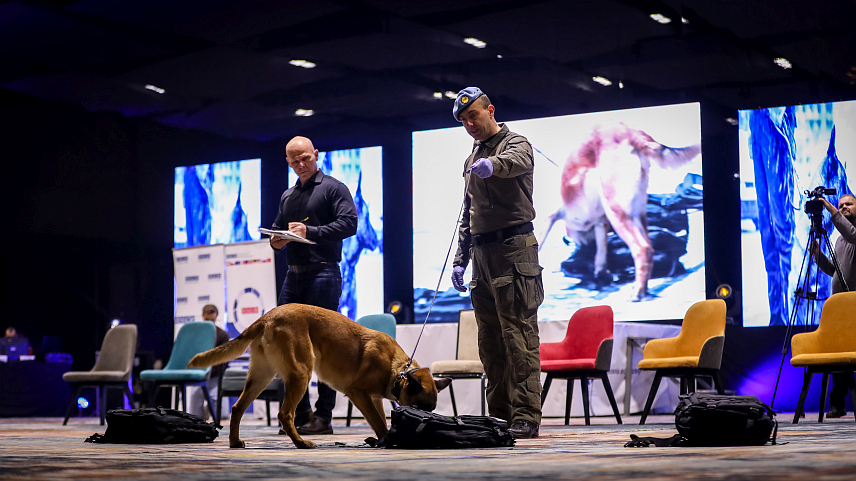 САРАЈЕВО, 19. ДЕЦЕМБРА /СРНА/ - Такмичење полицијских К9 јединица са службеним псима у Сарајеву.